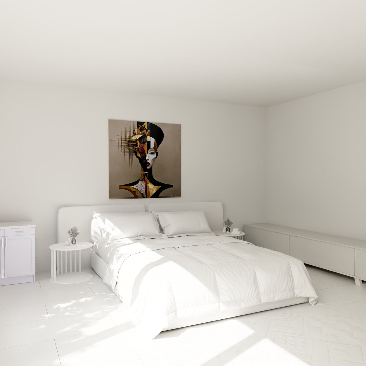 Statue noire et dorée au regard sculpté, accrochée au-dessus d'un lit dans une chambre claire