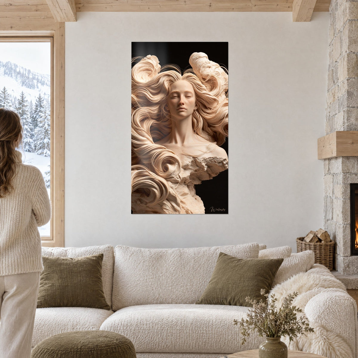 Tableau buste de femme sculpté, longues mèches beige et crème en volutes sur fond noir, au-dessus d'un canapé dans un salon lumineux