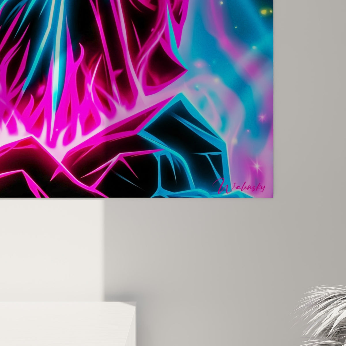 Détail des traits lumineux bleu électrique et rose fuchsia soulignant les plis de la robe christique