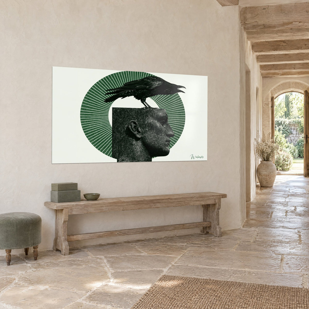Tableau profil de statue antique en granit gris et vert sapin, oiseau sombre au bec ouvert, dans une maison de pierre