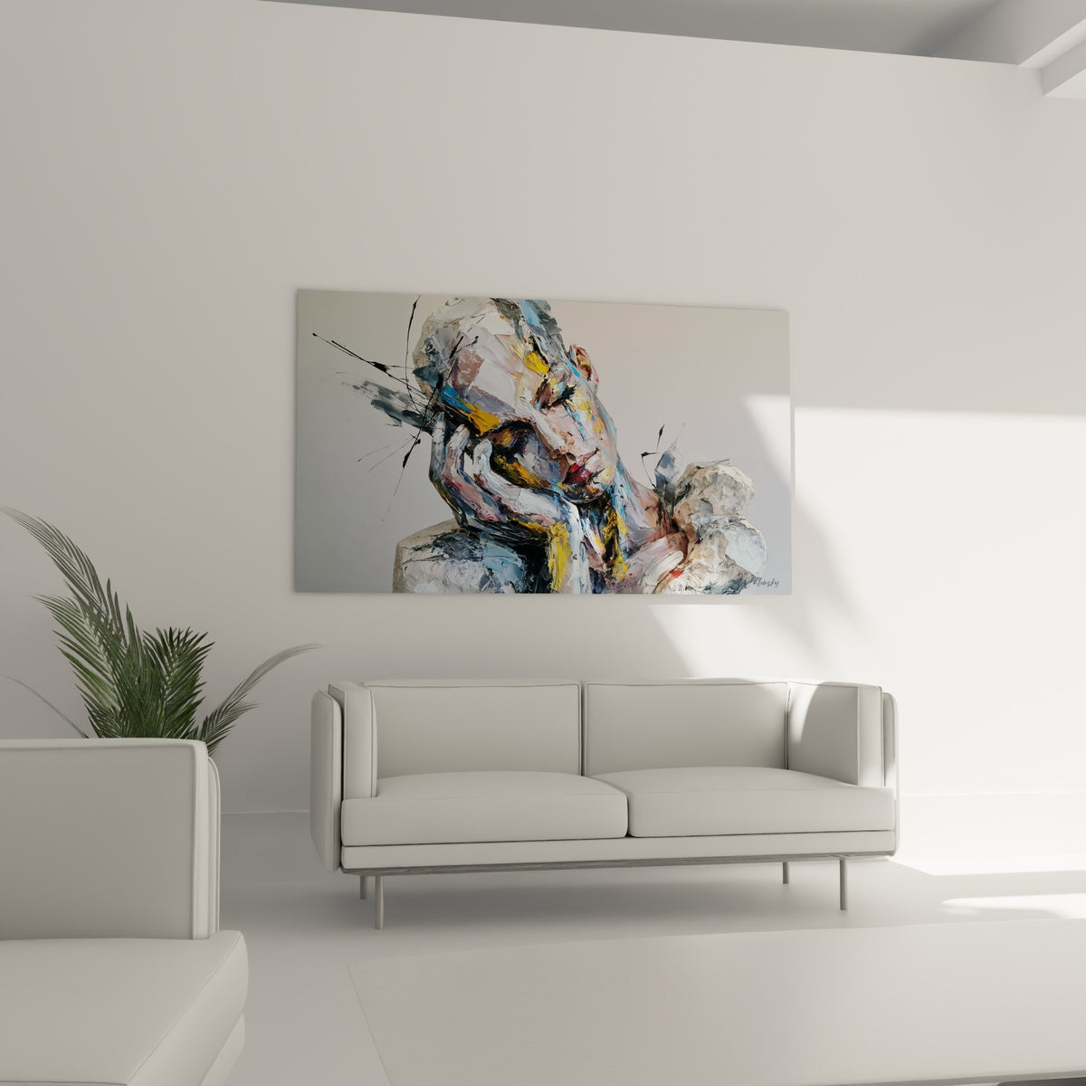 Portrait fragmenté de la Statue, couteau à peindre, gris et jaune ocre, au-dessus d'un canapé dans un salon lumineux