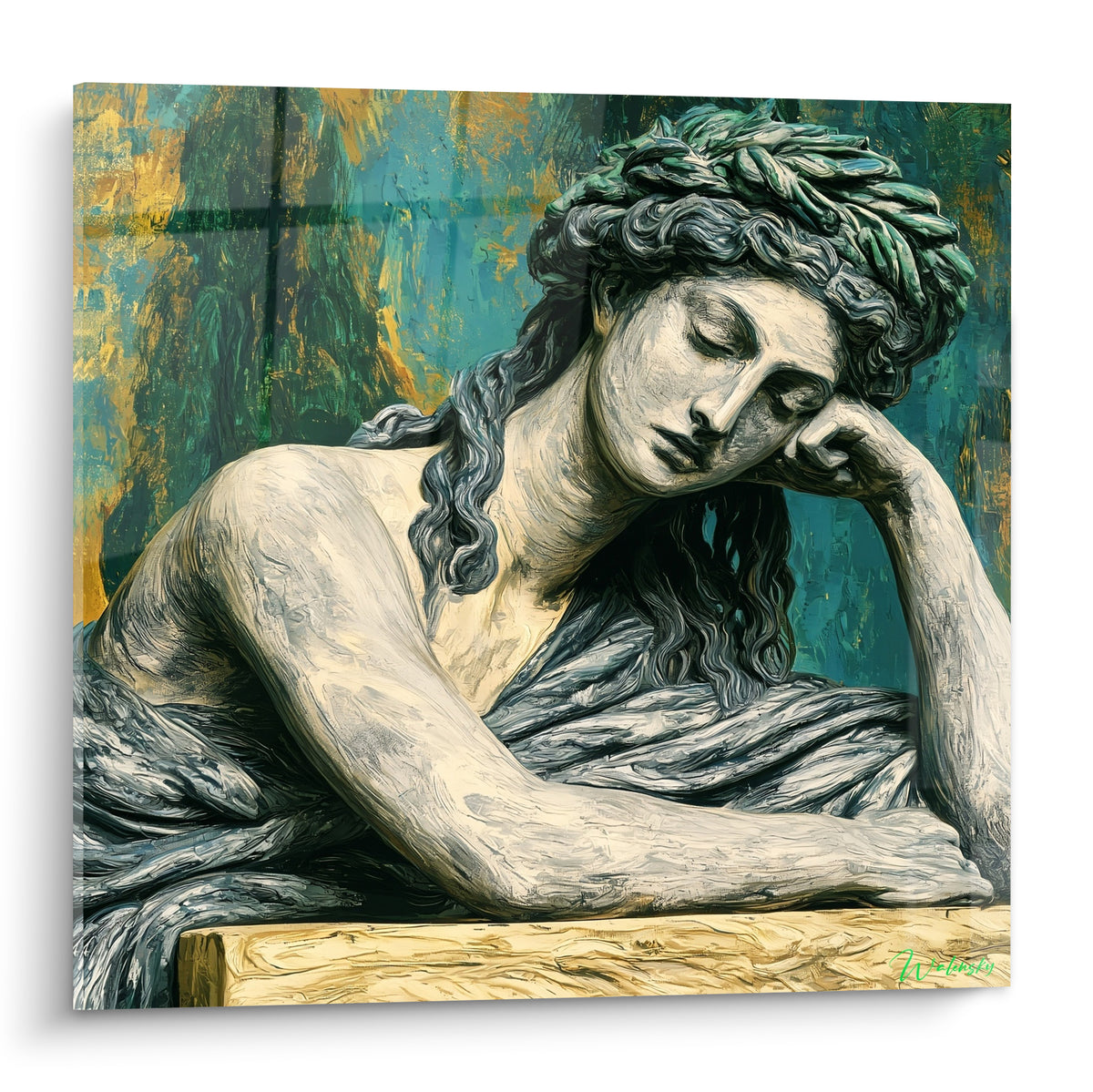 Statue féminine endormie aux tons gris et émeraude, tête posée sur la main, fond ocre peint