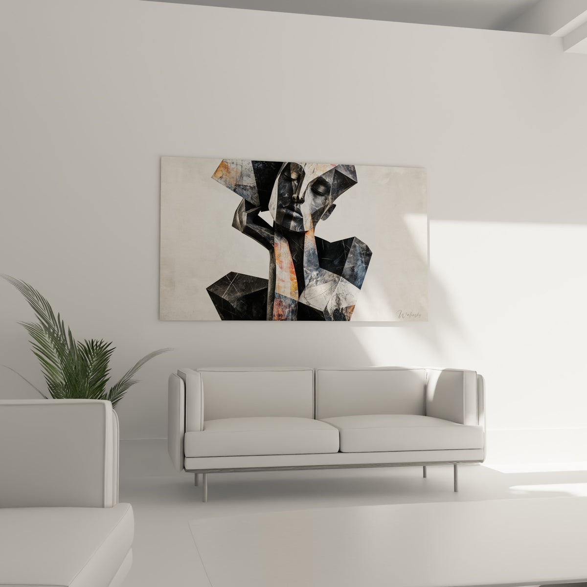 Sculpture fragmentée aux teintes grises et terracotta placée au-dessus d'un canapé dans un salon lumineux