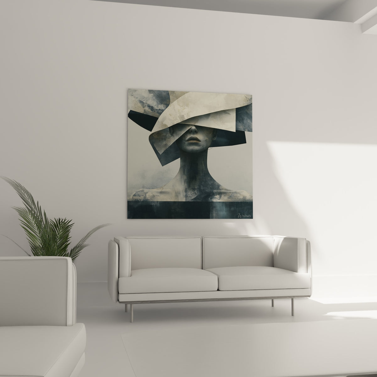 Portrait fragmenté aux teintes bleu ardoise et sable, Statue suspendue au-dessus d'un canapé dans un salon lumineux