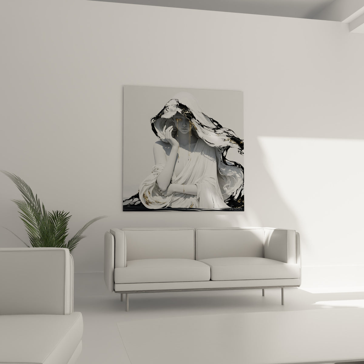Figure sculpturale blanche aux reflets dorés, au-dessus d'un canapé dans un salon lumineux