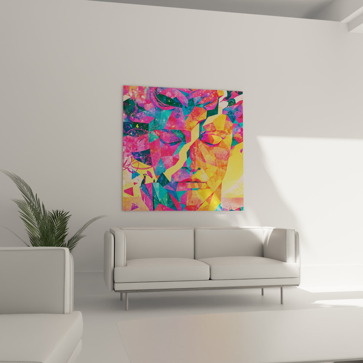 Portrait géométrique jaune ocre et fuchsia de la Statue, au-dessus d'un canapé dans un salon lumineux