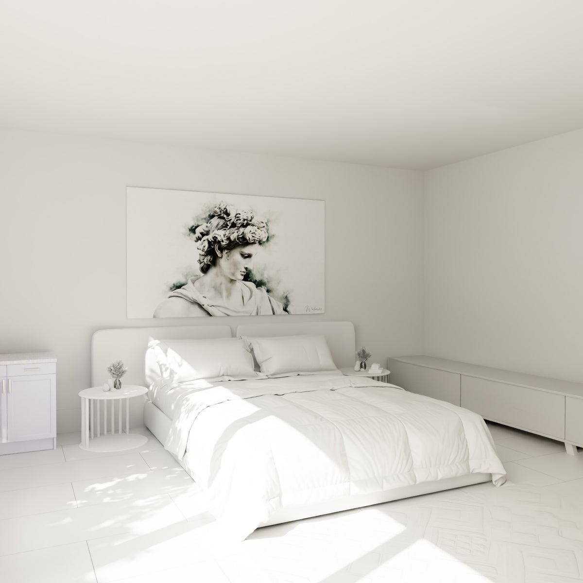 Statue au profil incliné, tons blancs et verts, accrochée au-dessus d'un lit dans une chambre claire