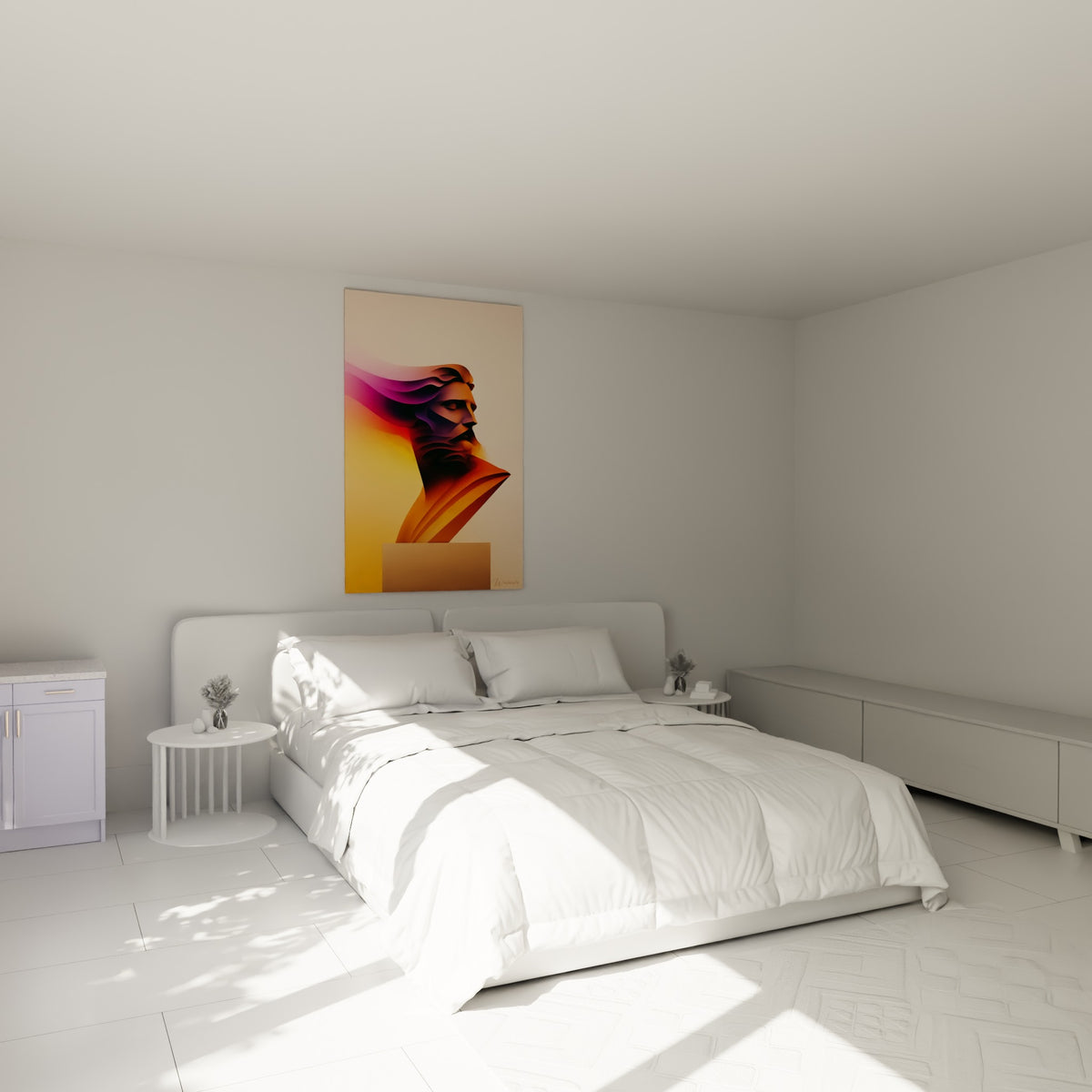 Buste statue orangé et mauve aux traits sculptés, accroché au-dessus d'un lit dans une chambre claire