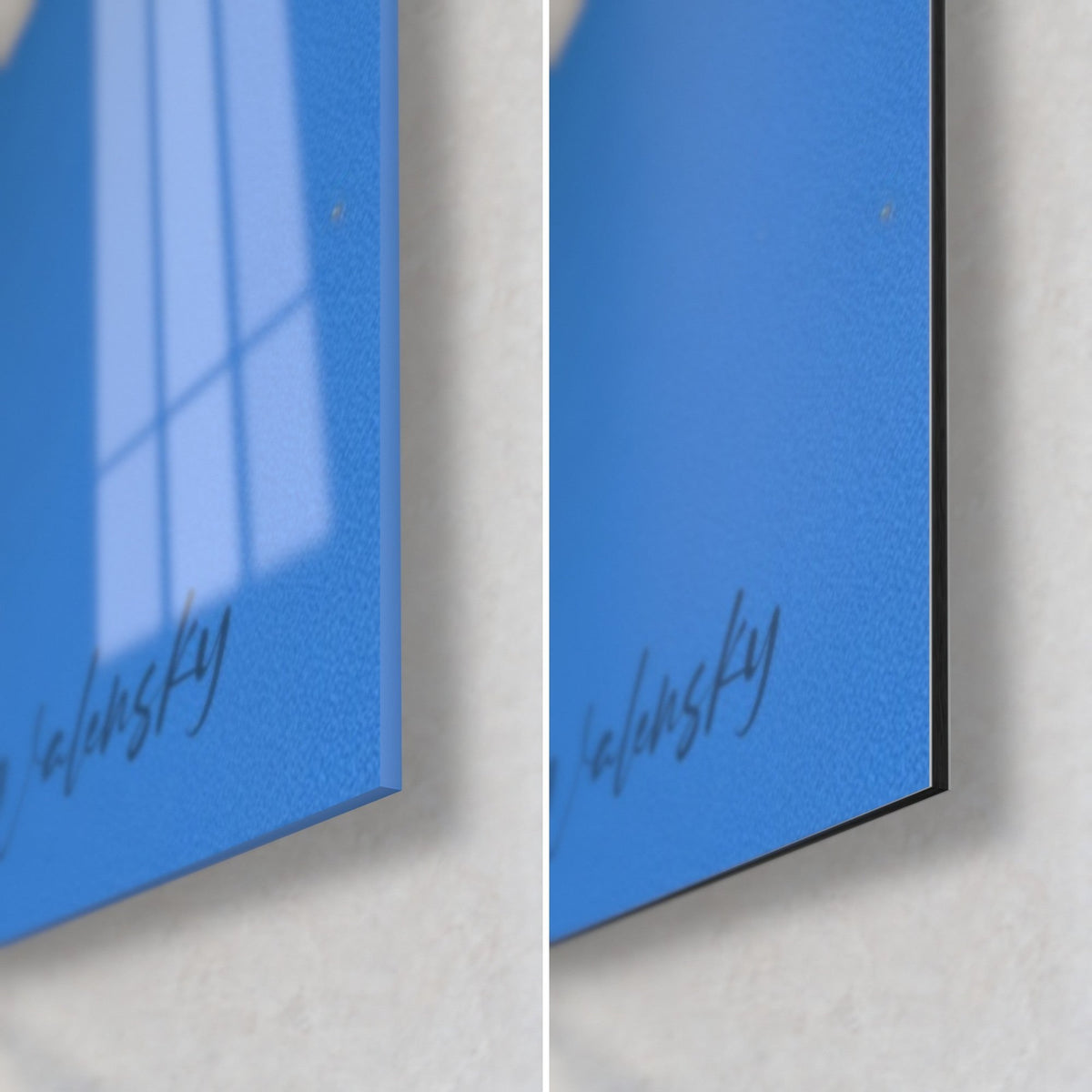 Tableau empereur de marbre en toge bleue, coin bas droit : verre acrylique brillant et alu Dibond mat noir de 3 mm