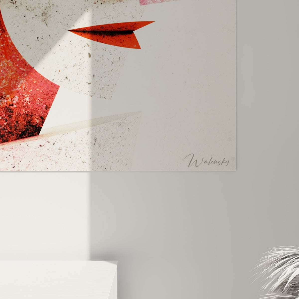 Matière granuleuse rouge et écru de la Statue, grain sablé et éclaboussures noires visibles de près