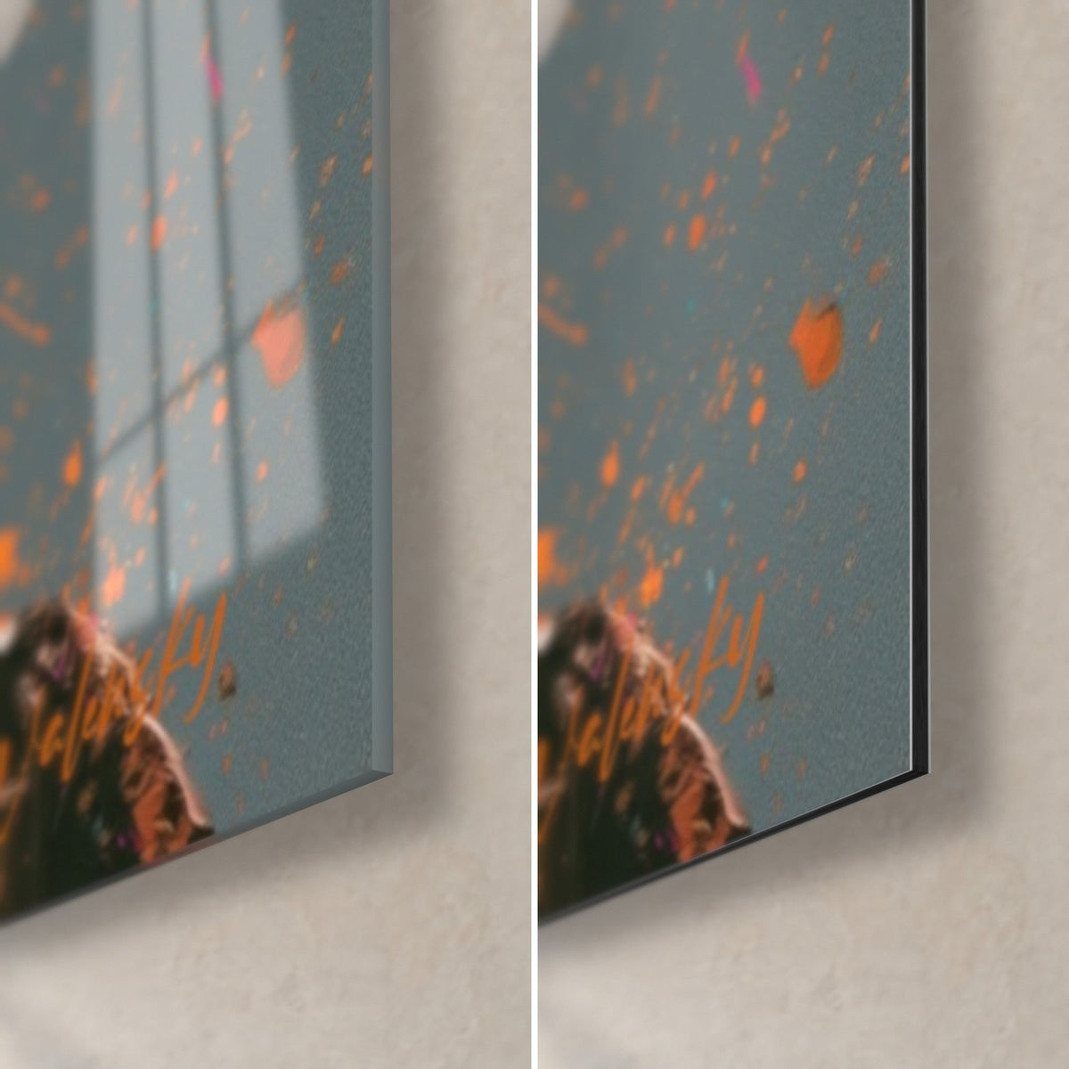 Tableau sculpture à la couronne dorée, coin bas droit : verre acrylique brillant à gauche, Dibond mat à droite, éclats orange sur gris