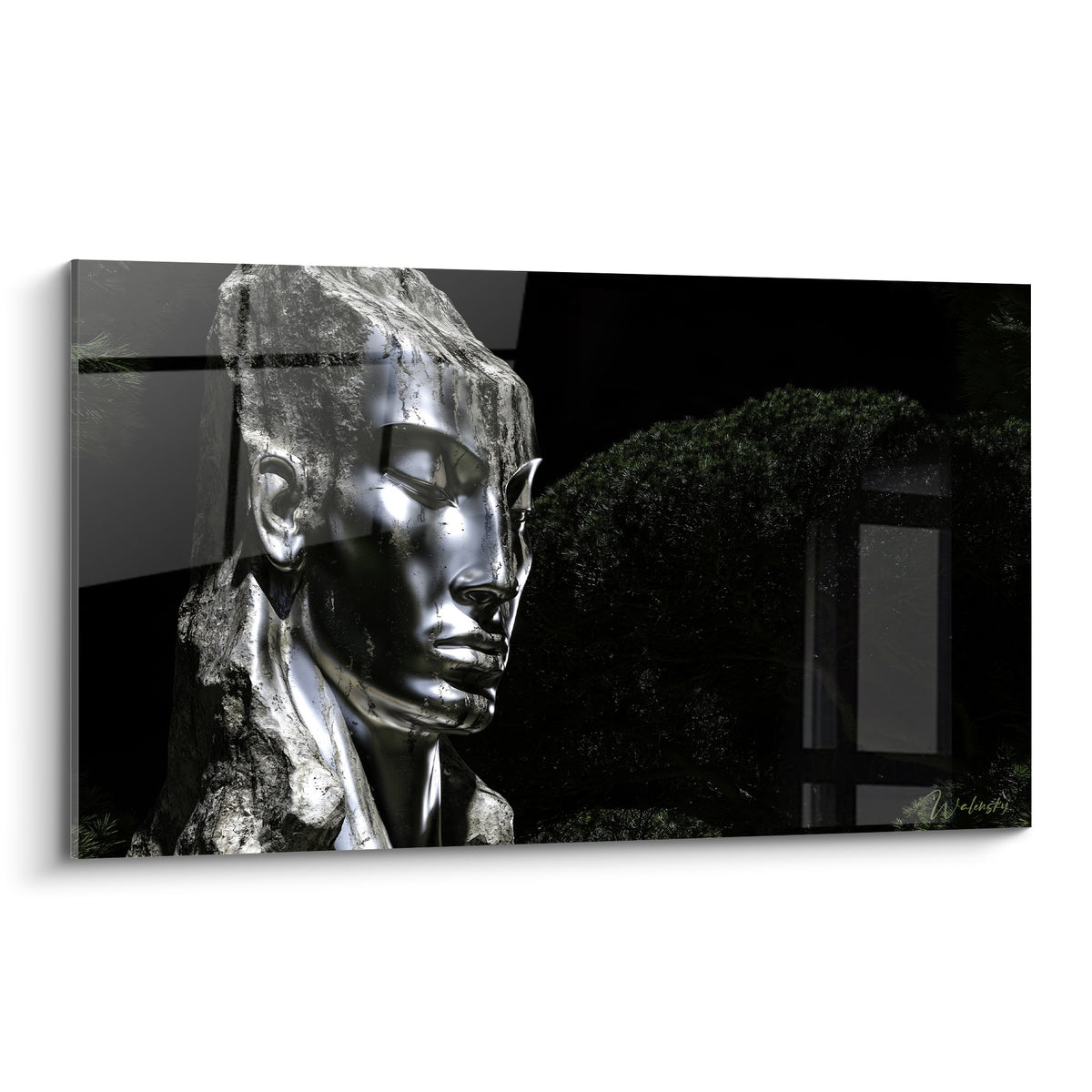 Tableau statue au visage argenté et yeux clos se détachant sur un fond noir profond