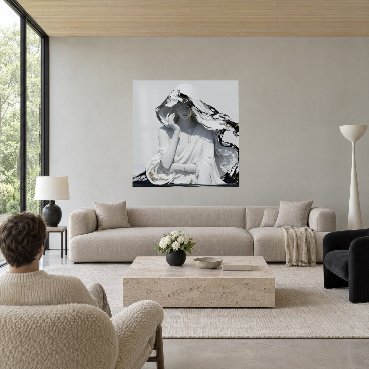 Tableau statue de marbre blanc au capuchon éclaboussé de noir, larmes dorées coulant, au-dessus d'un canapé dans un salon lumineux