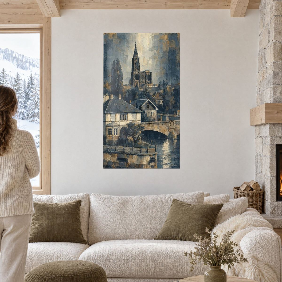 Quadro guglia della cattedrale gotica grigia su cielo ocra, case a graticcio, sopra un divano in un soggiorno luminoso