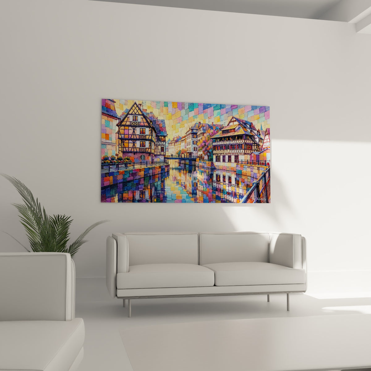 Colombages bleu marine et dorés du tableau Strasbourg, placés au-dessus d'un canapé dans un salon lumineux