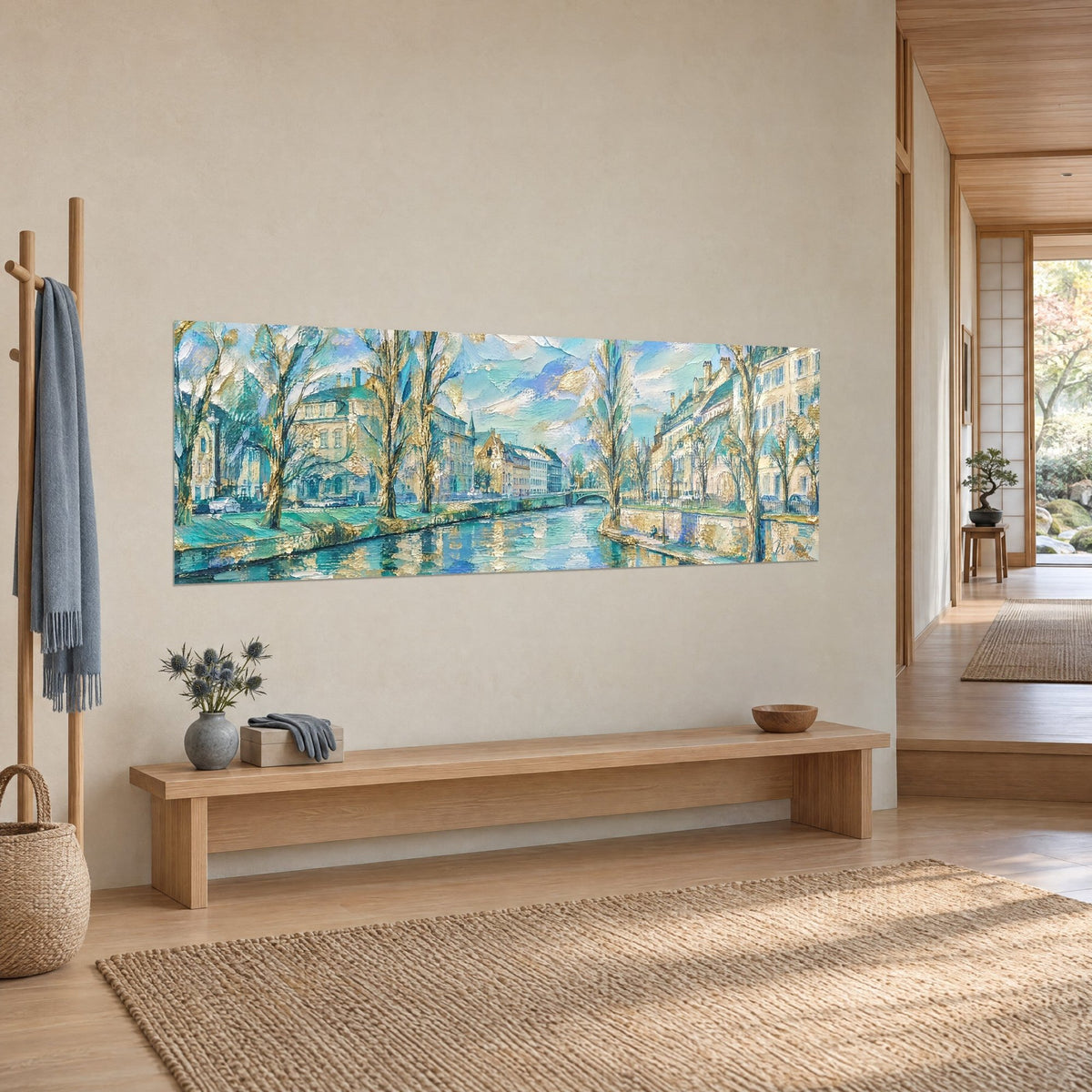 Schilderij winterwandeling in dikke verf in gletsjerblauw en goud, lichte stenen kades en weerspiegelingen in het water, driekwartaanzicht