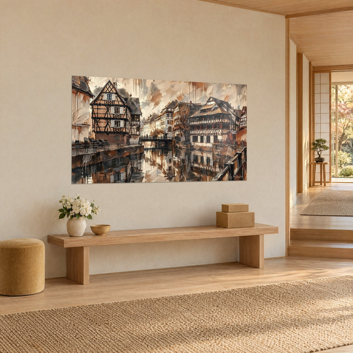 Quadro quartiere alsaziano in legno e pietra, facciate crema e marroni che brillano sull'acqua, colature ocra, in un ingresso in stile japandi