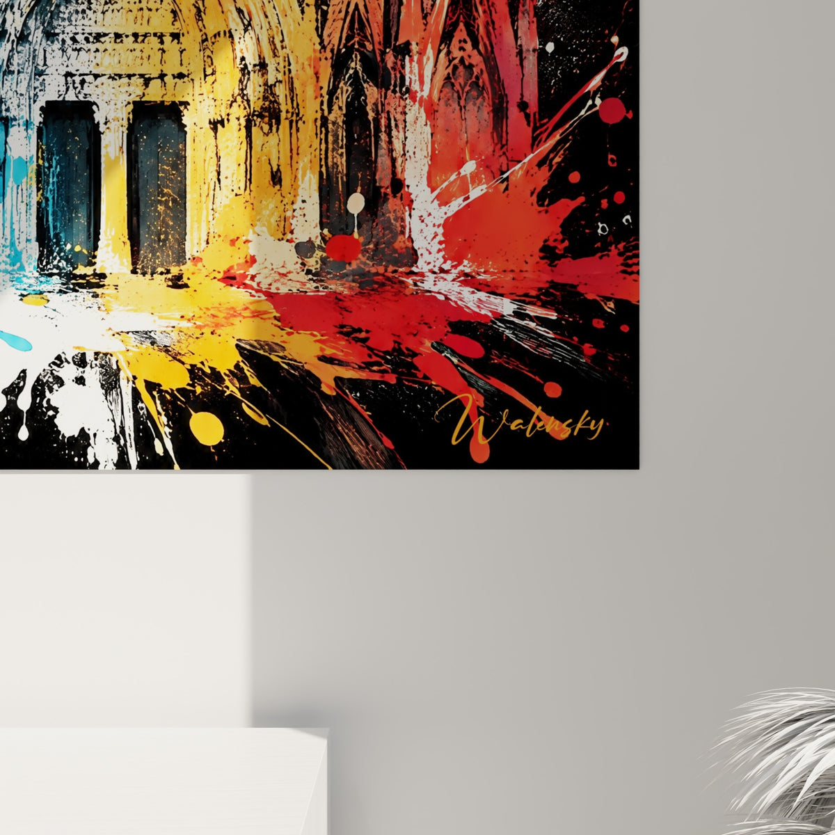 Coulures de peinture bleu électrique et orange doré visibles de près sur la texture granuleuse du tableau