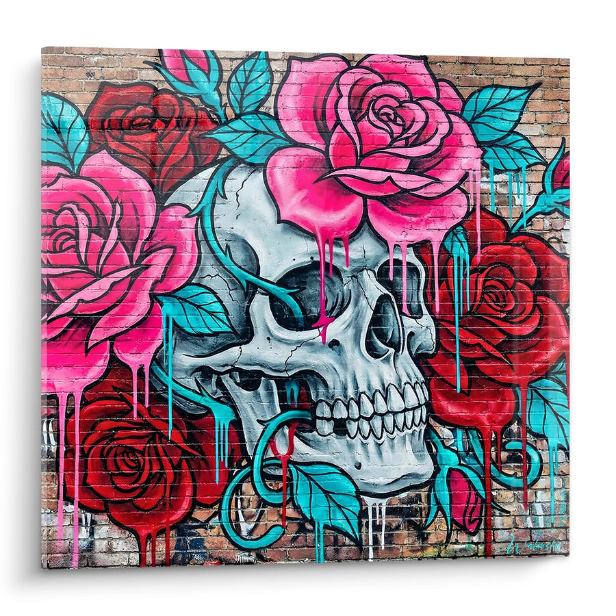 Roze en turquoise schedelschilderij op een bakstenen muur - Macabere symfonie - Neonfluorescerende streetart-editie