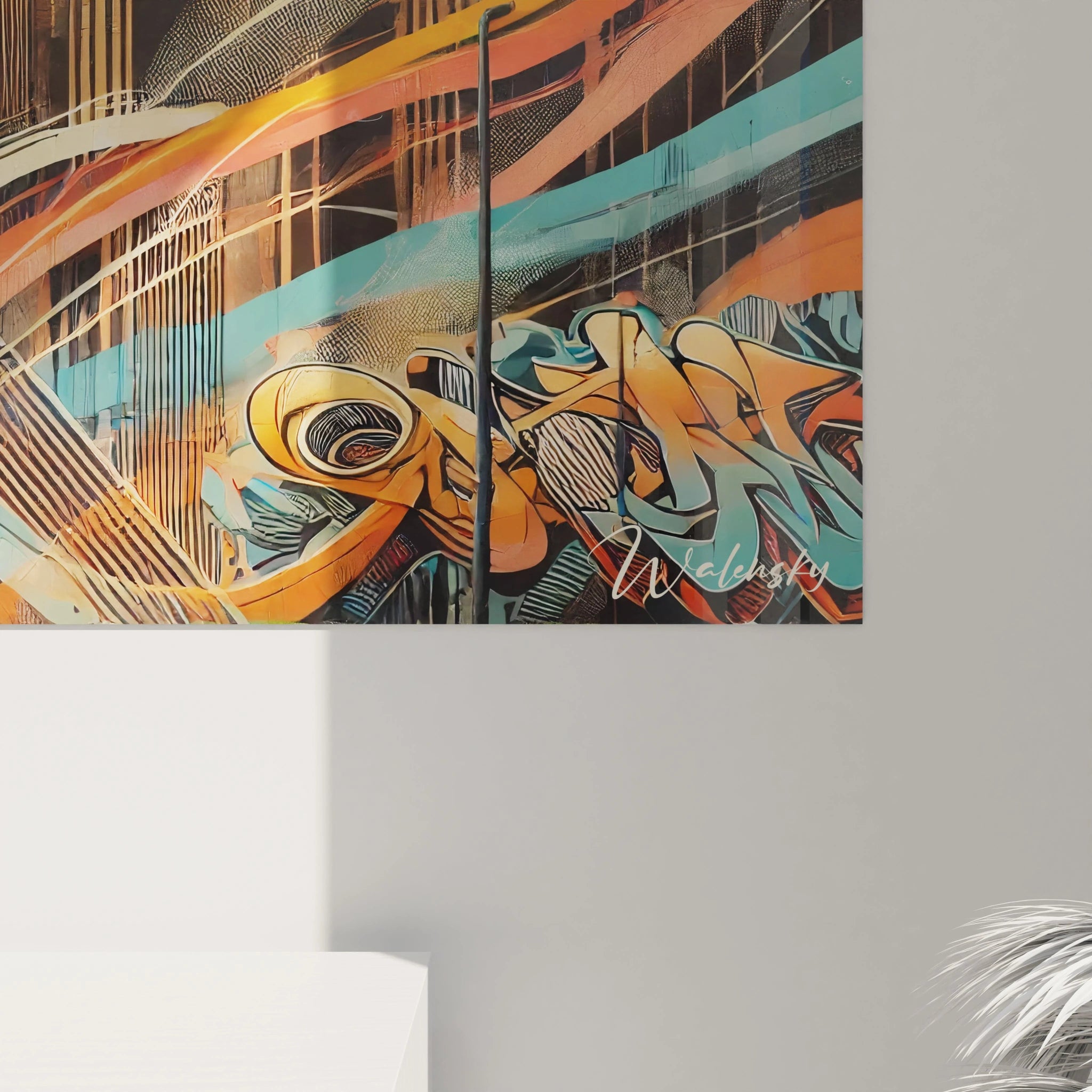 Vue de près, ce tableau street art révèle des détails fascinants, un mélange de couleurs intenses et de textures urbaines captivantes.






