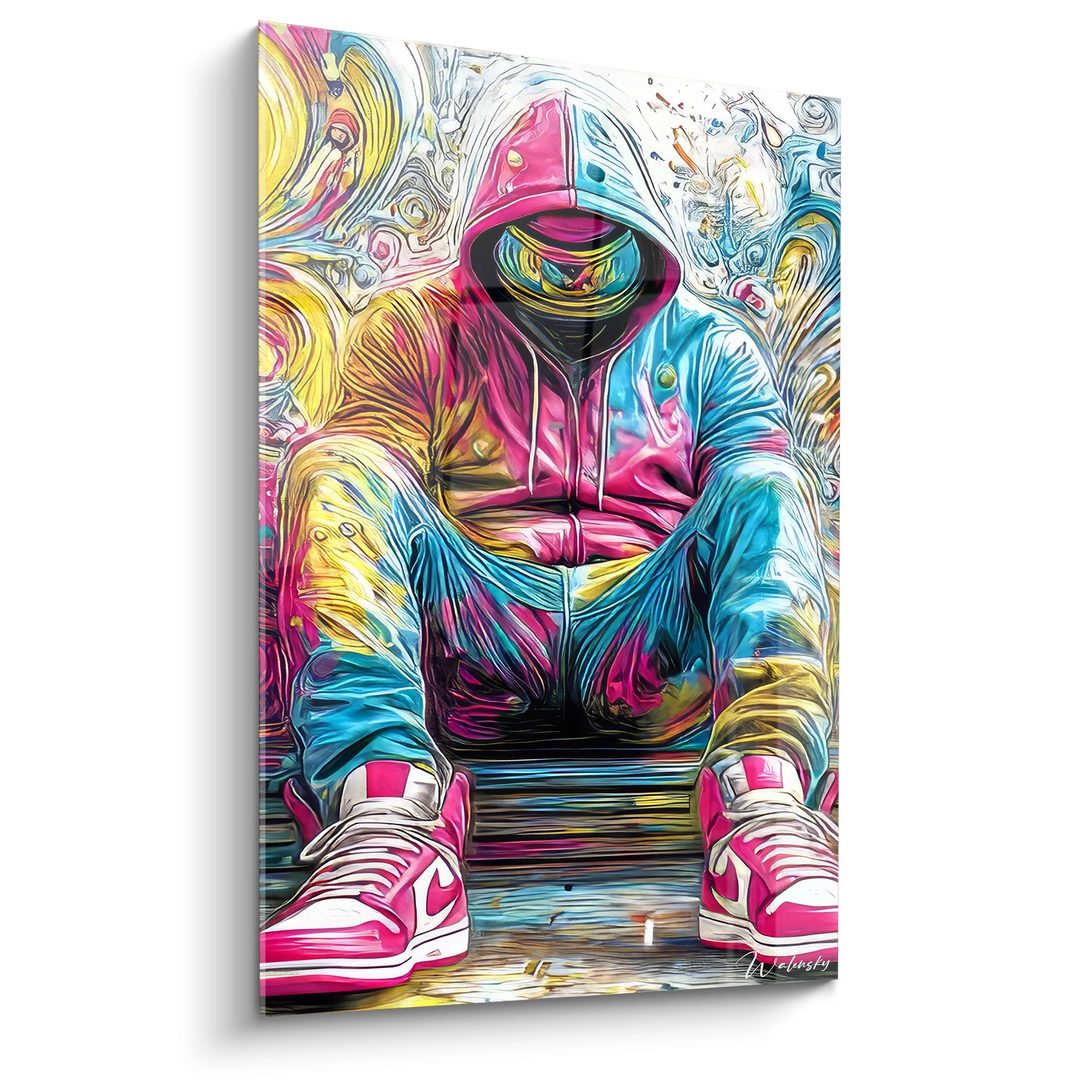 Tableau streetwear moderne représentant une silhouette avec une veste à capuche colorée et des chaussures sportives.