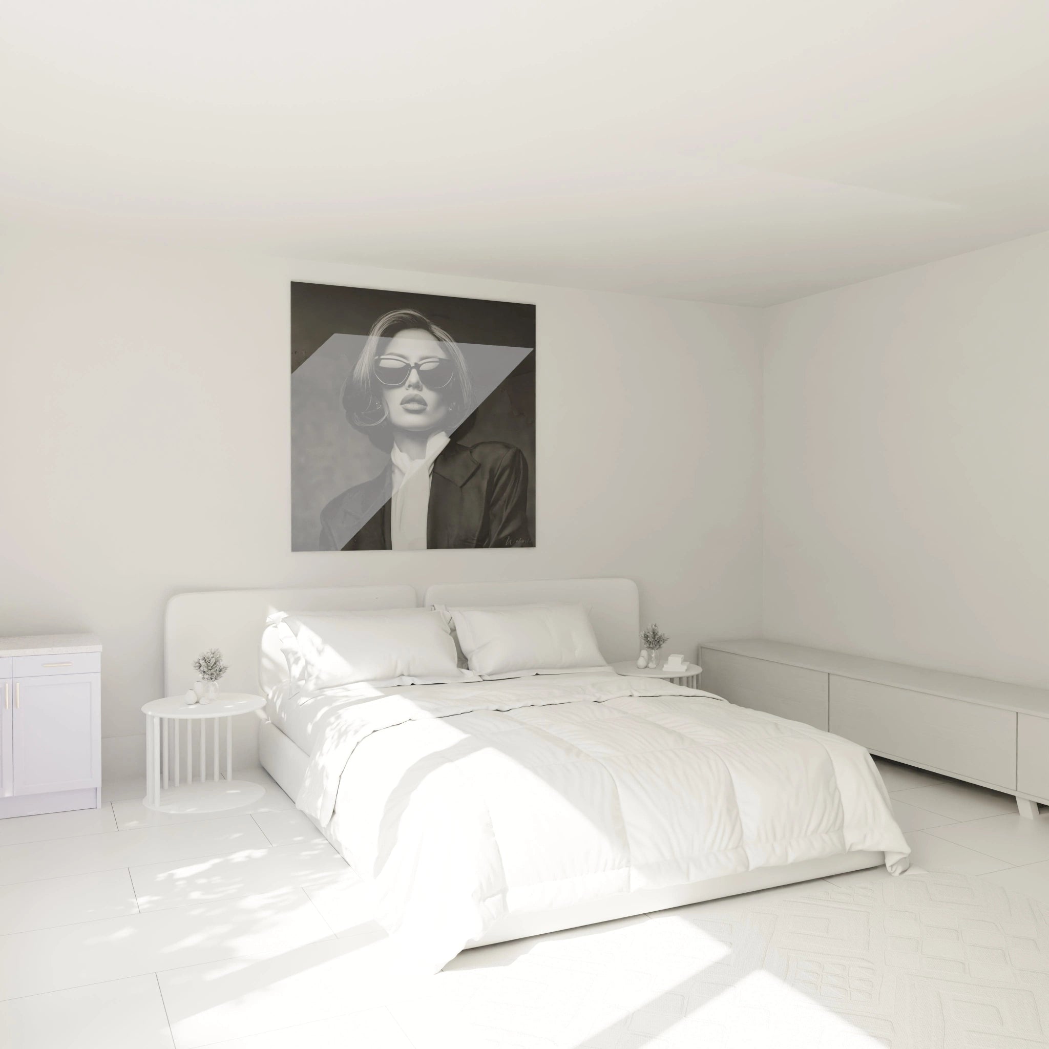 Tableau mural portrait féminin noir et blanc accroché au-dessus d'un lit moderne dans une chambre lumineuse