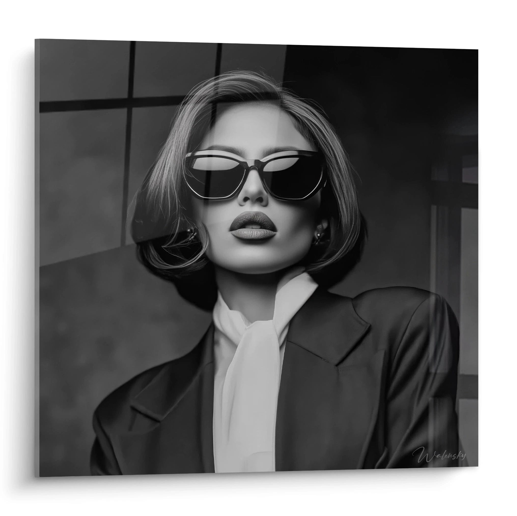 Tableau mural portrait féminin noir et blanc de Walensky avec lunettes de soleil stylées