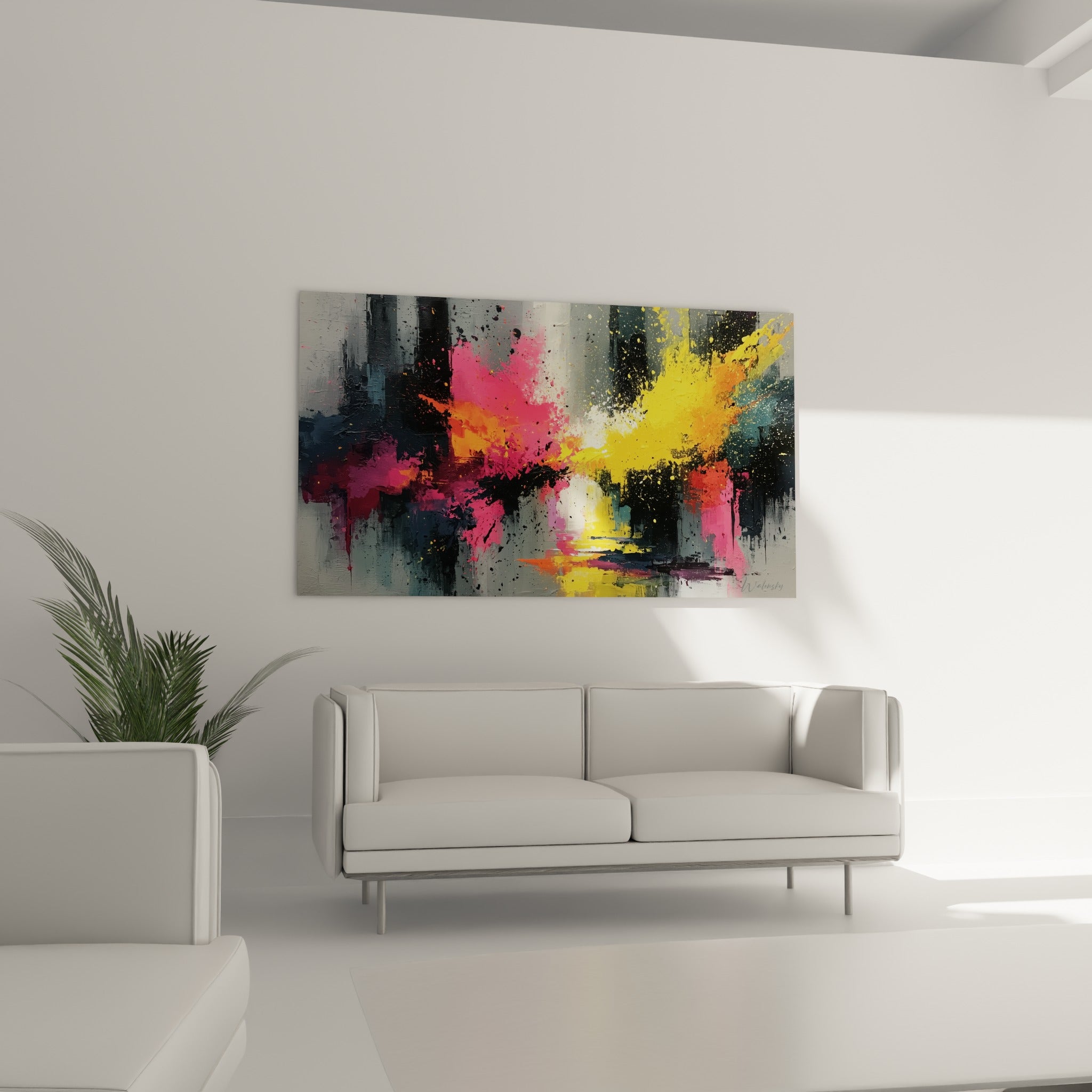 Déflagration colorée rose et orange du style Peinture abstrait au-dessus d'un canapé dans un salon lumineux