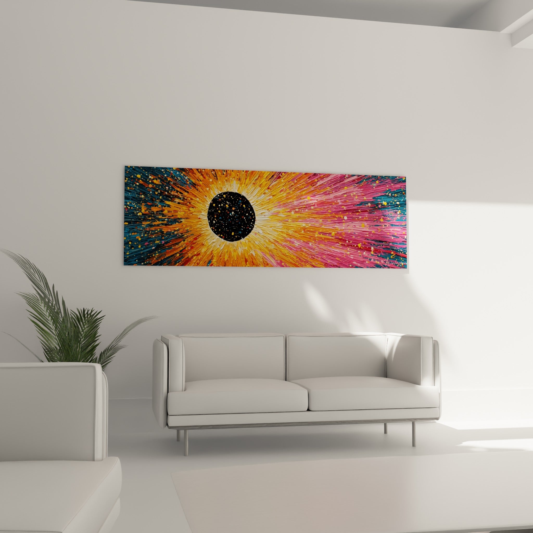 Disque noir cerné de rayons orange et bleu pétrole, style Peinture abstrait, au-dessus d'un canapé dans un salon lumineux