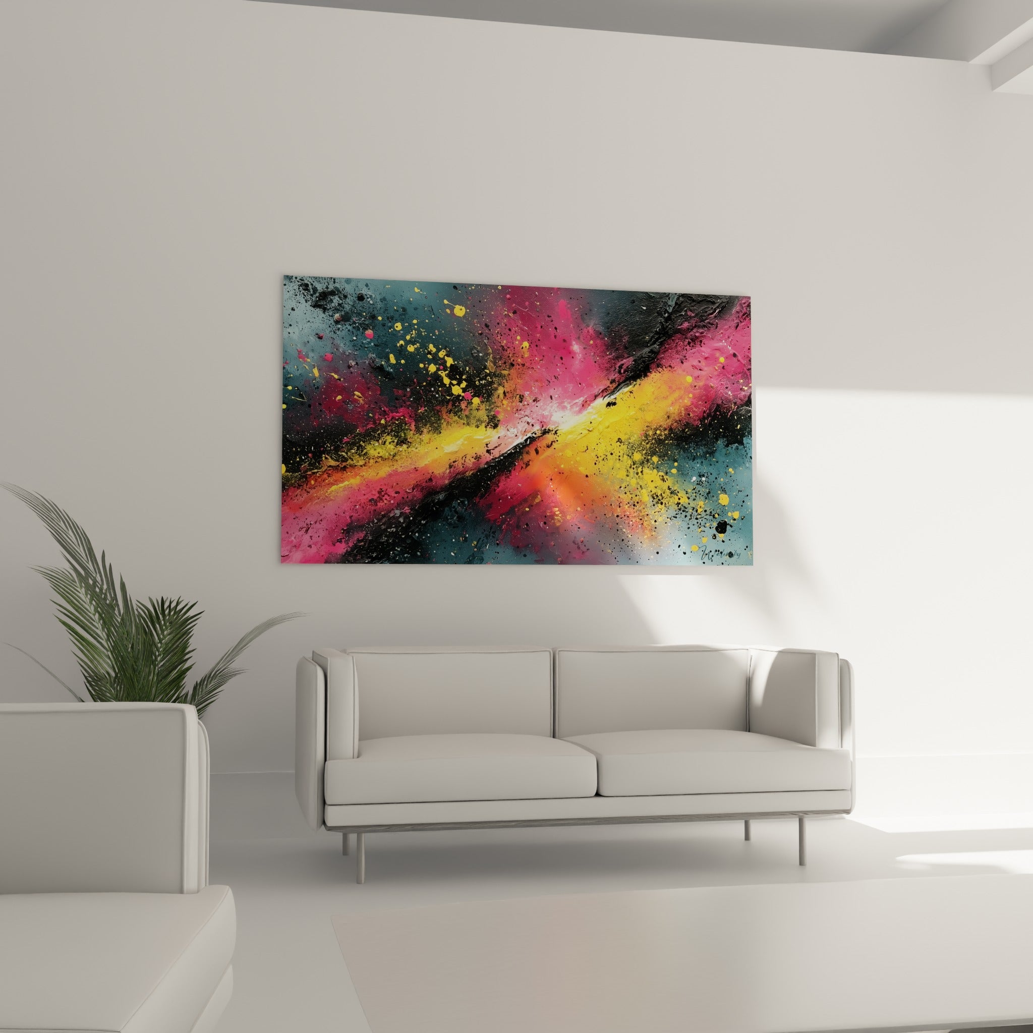Éclaboussures jaunes et roses sur fond anthracite, tableau style Peinture abstrait au-dessus d'un canapé dans un salon lumineux