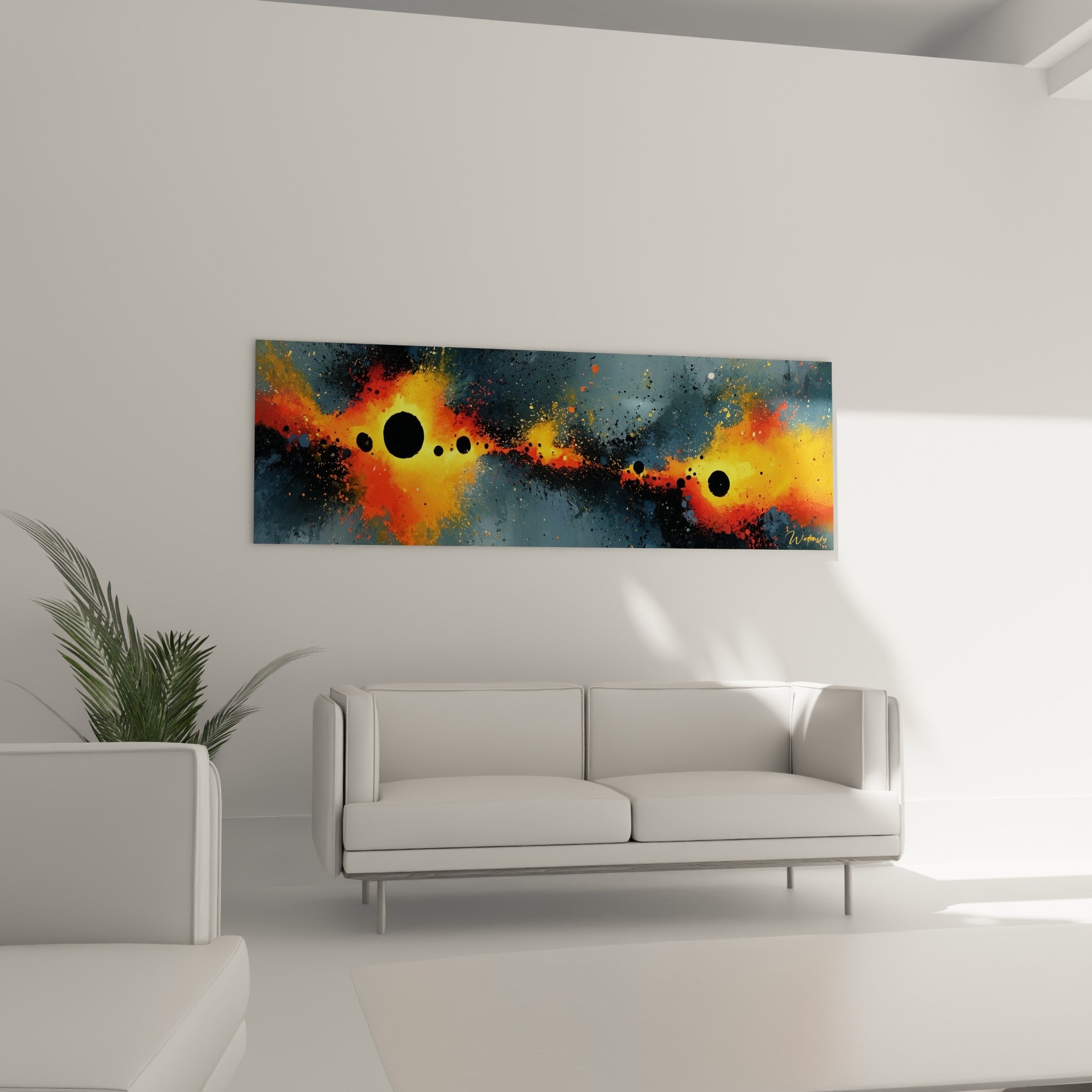 Déflagration orange et noire du style peinture abstrait, disposée au-dessus d'un canapé dans un salon lumineux