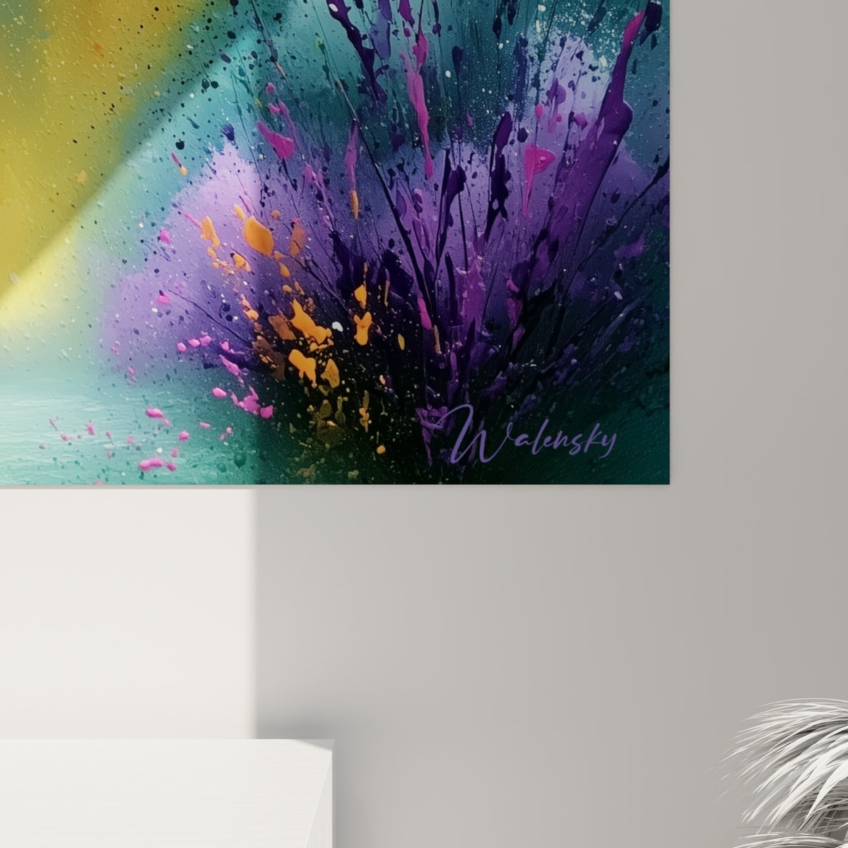 Empâtements et coulures violettes et dorées visibles de près sur cette toile style Peinture abstrait