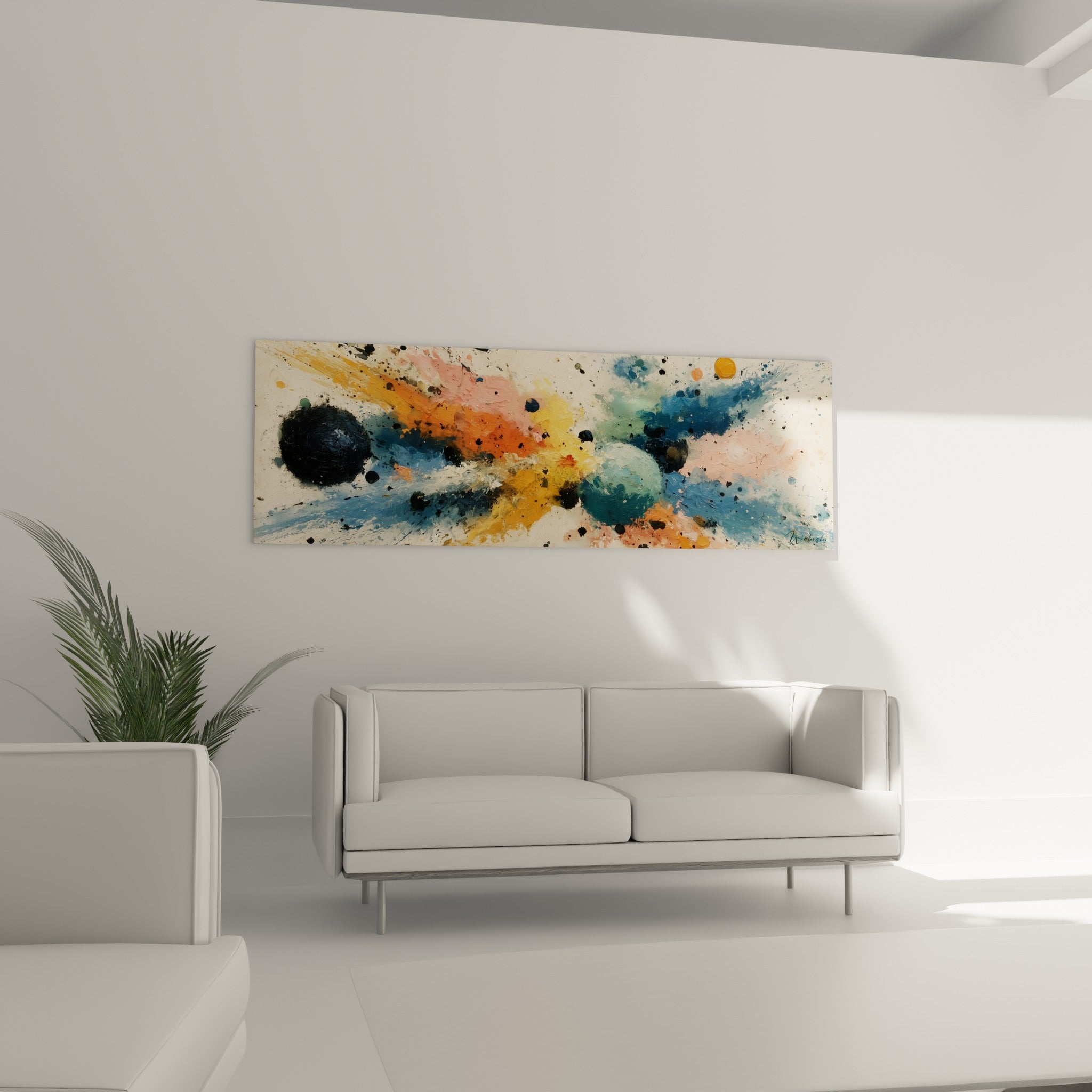Composition sphérique terracotta et bleu pétrole placée au-dessus d'un canapé dans un salon lumineux