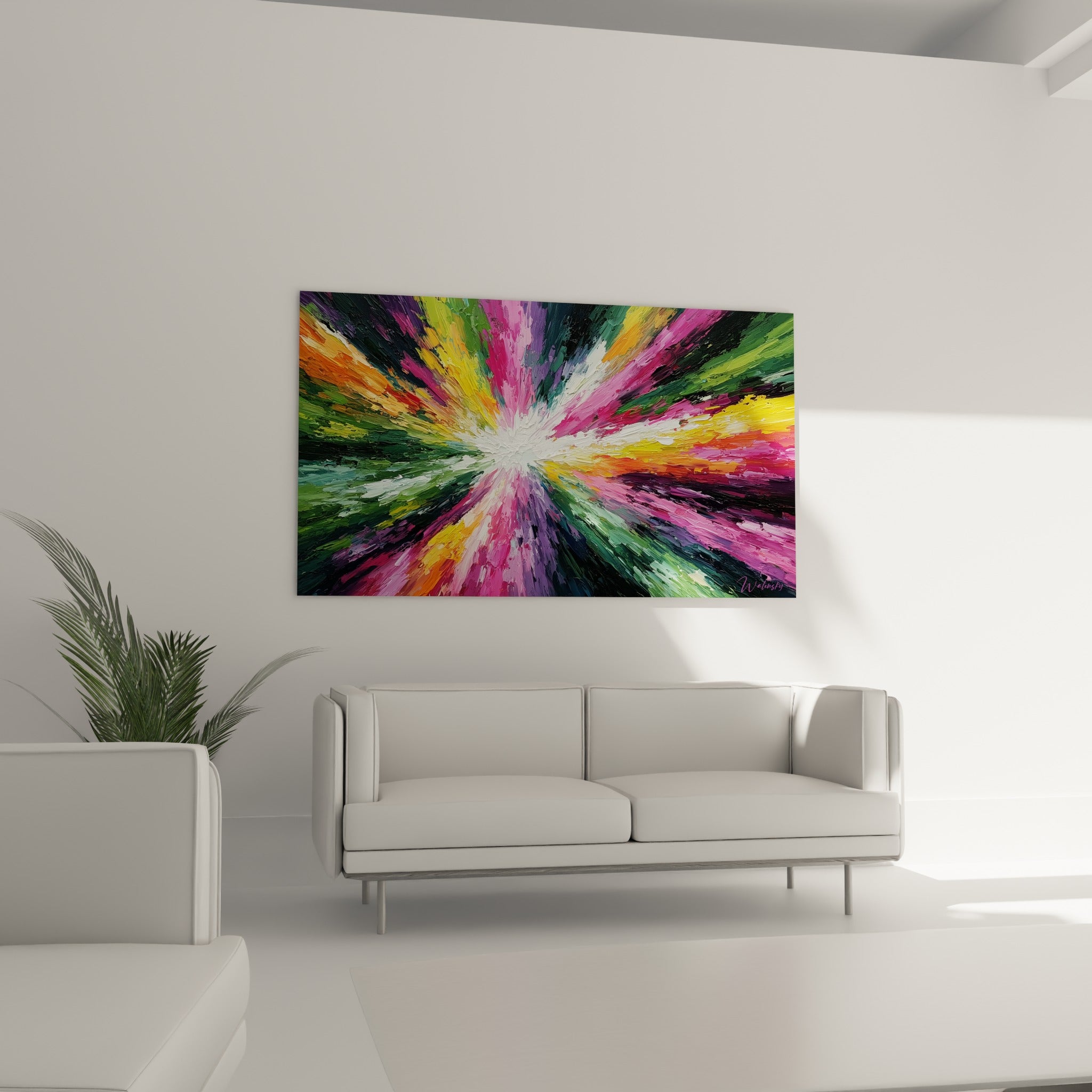 Éclat central blanc et violet d'un tableau style Peinture abstrait au-dessus d'un canapé dans un salon lumineux