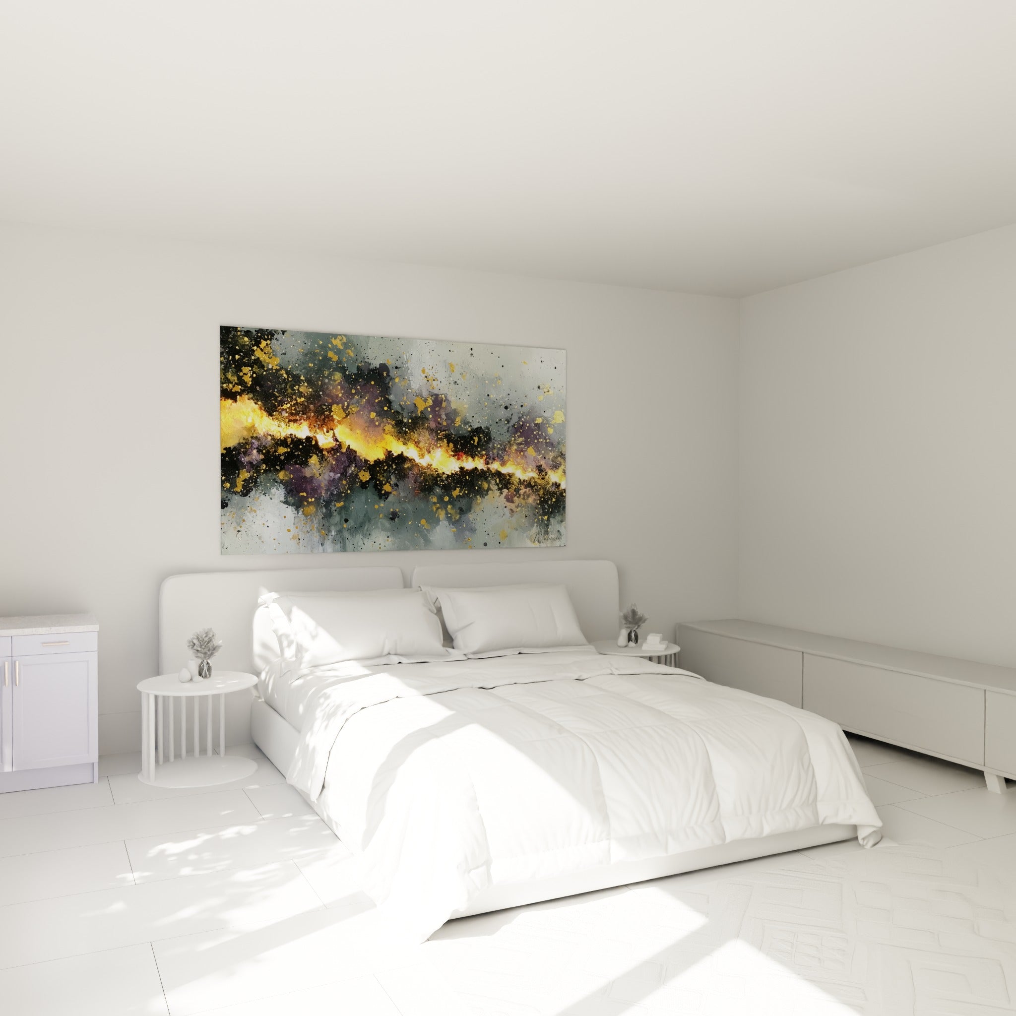 Éclat doré et noir de ce tableau style Peinture abstrait accroché au-dessus d'un lit dans une chambre claire