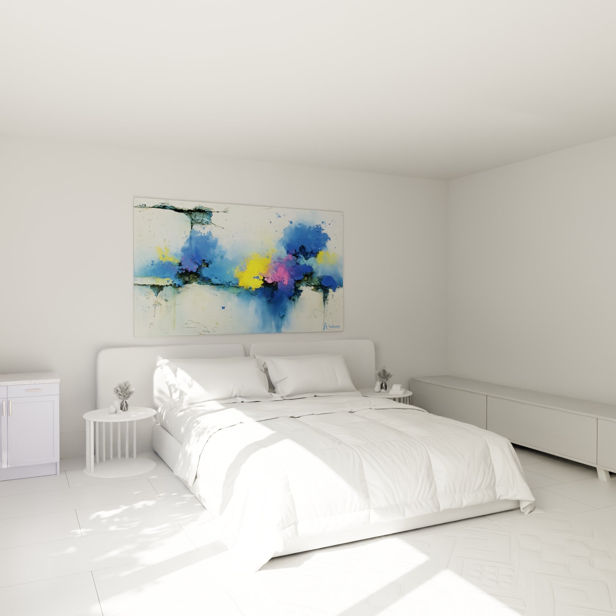 Explosion de bleu et jaune texturée accrochée au-dessus d'un lit dans une chambre claire