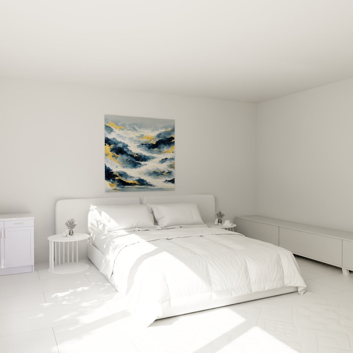 Écume dorée et flots anthracite peints en relief, accrochés au-dessus d'un lit dans une chambre claire