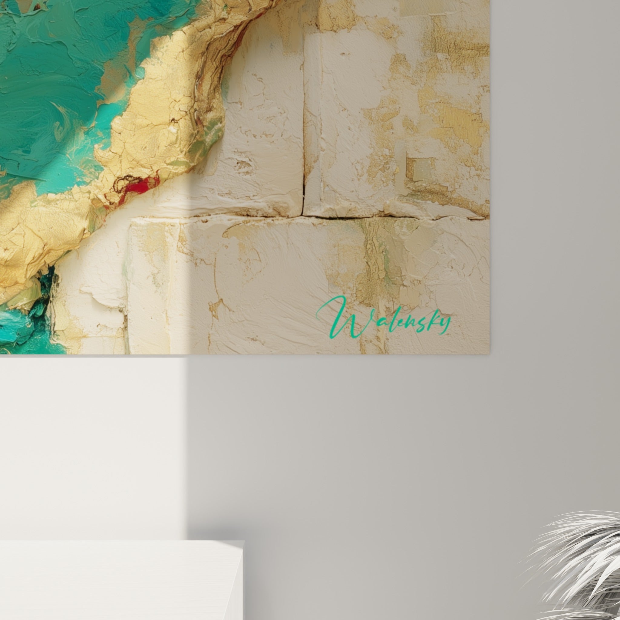Empâtements épais d'or et de turquoise se mêlant sur la surface ivoire granuleuse du tableau