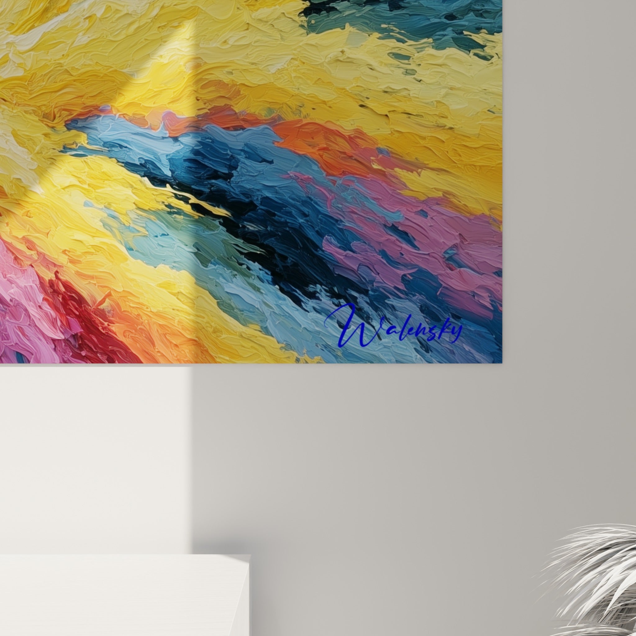 Empâtements épais mêlant jaune doré, rose fuchsia et bleu marine, relief marqué du couteau à peindre visible de près