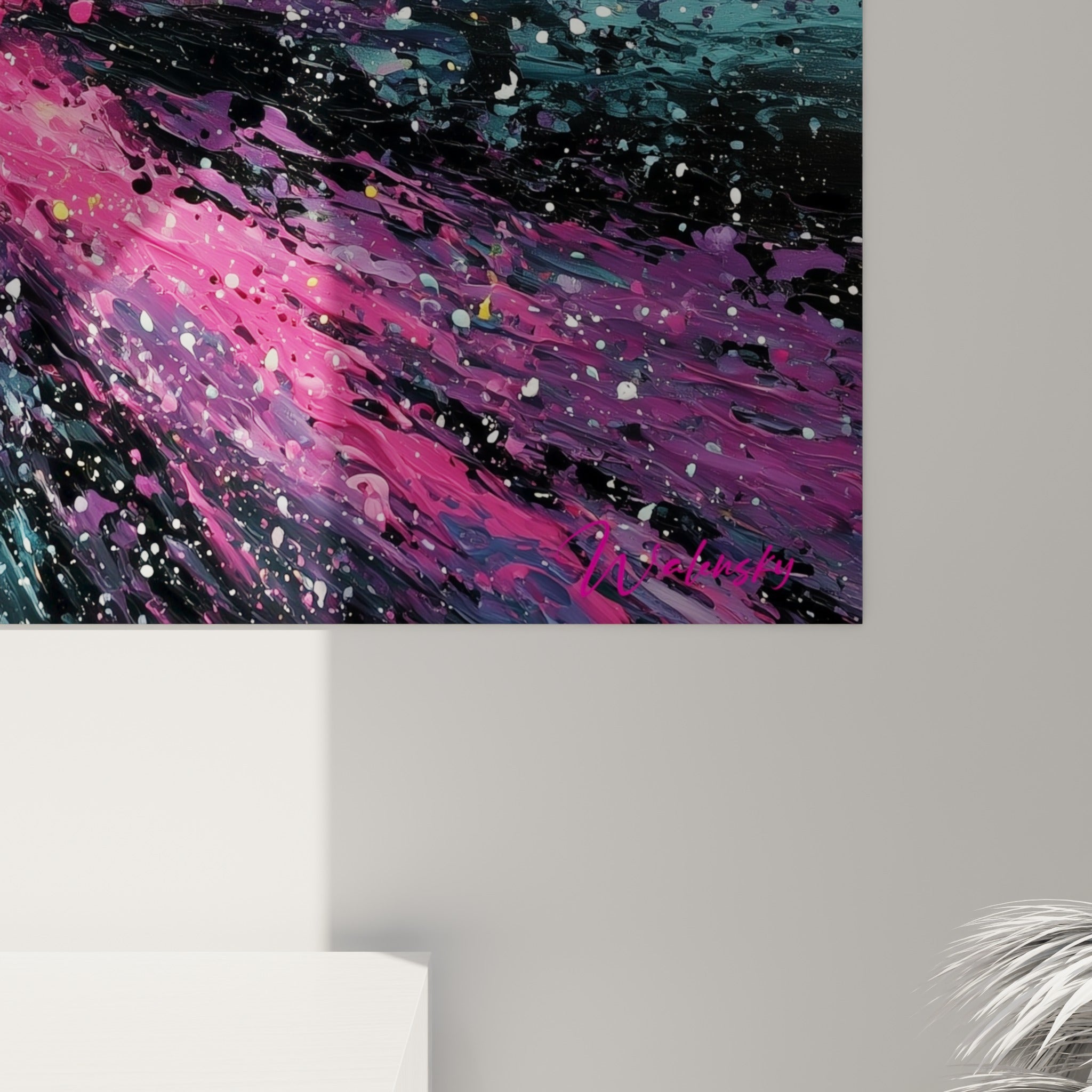 Empâtements de peinture dorée, magenta et turquoise se rencontrant en éclaboussures texturées