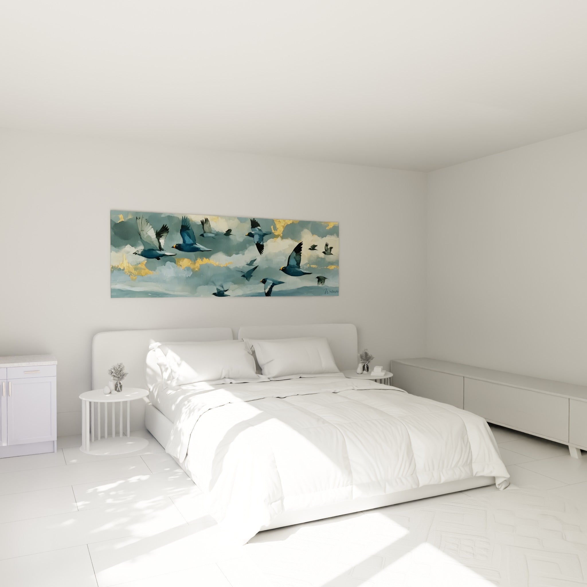 Envol d'oiseaux bleu marine et ocre orangé accroché au-dessus d'un lit dans une chambre claire