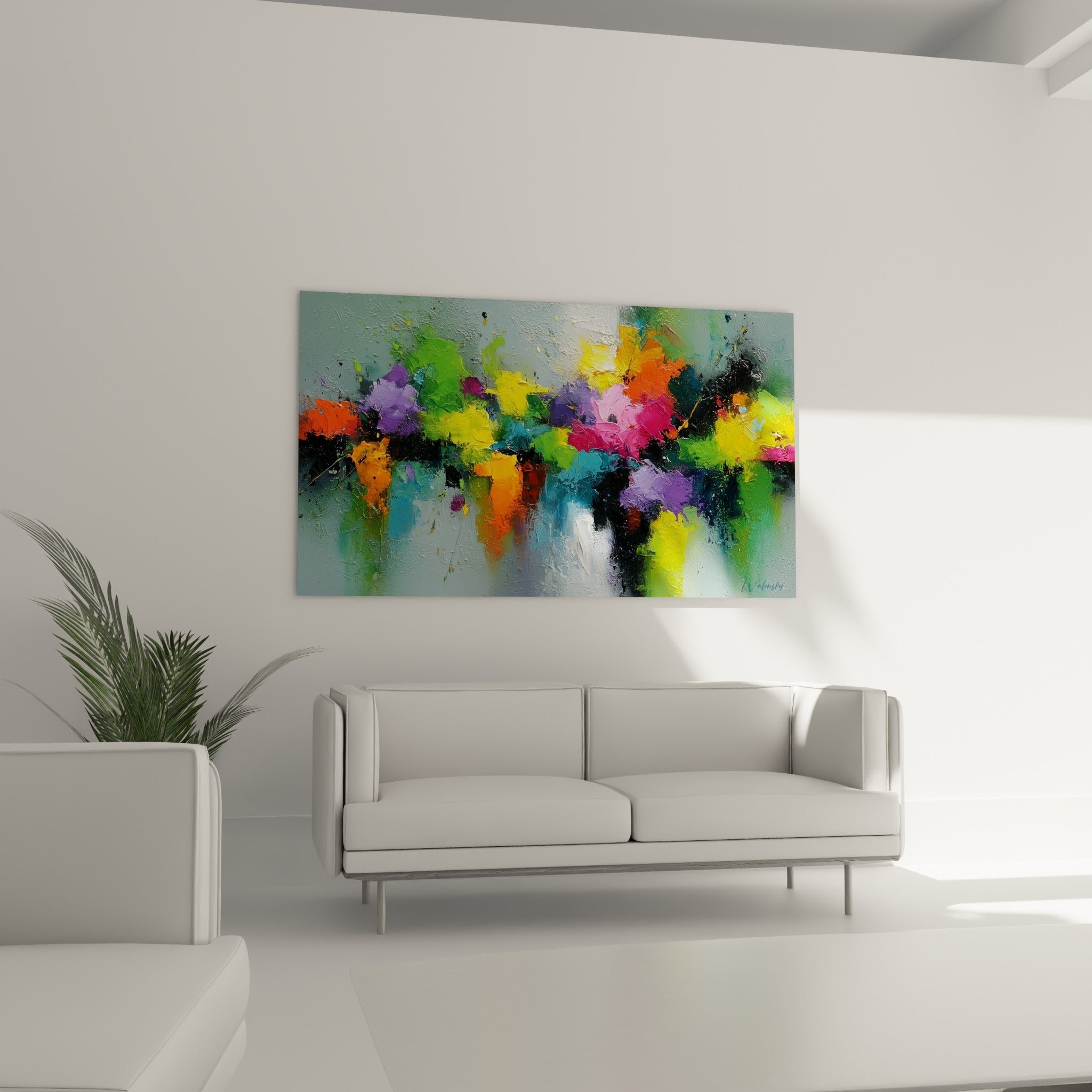 Explosion florale fuchsia et jaune, style Peinture abstrait, au-dessus d'un canapé dans un salon lumineux