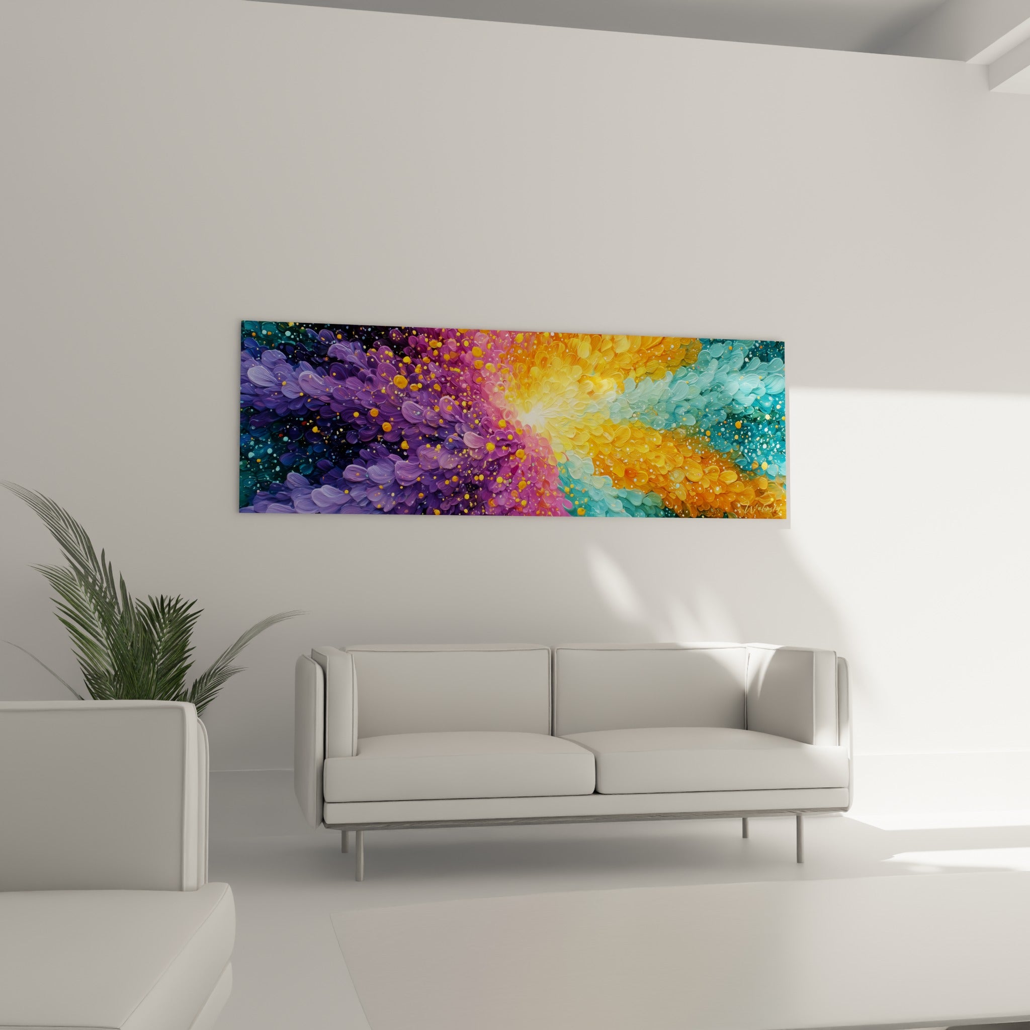 Pétales turquoise et magenta jaillissant en lumière dorée au-dessus d'un canapé dans un salon lumineux