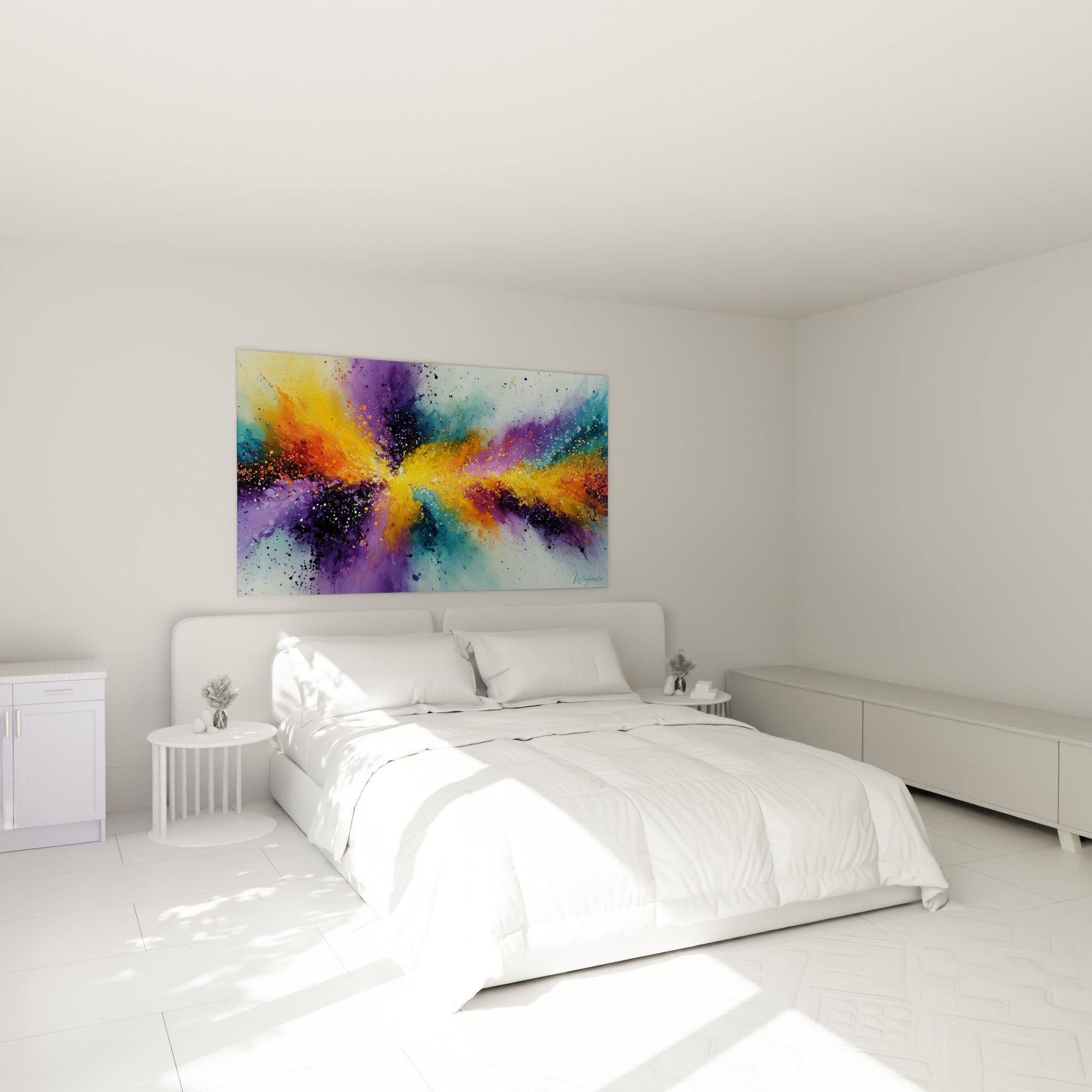 Éclats dorés et violets d'une nébuleuse abstraite au-dessus d'un lit dans une chambre claire