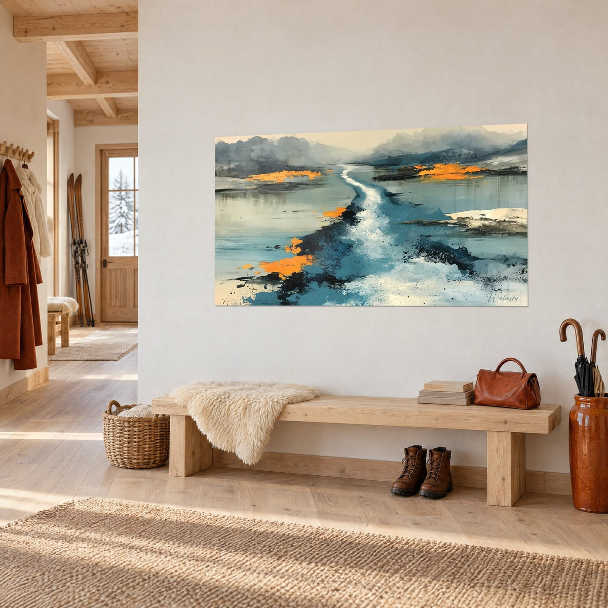 Schilderij van een rivier van witte schuim tussen petroleumblauwe oevers, oranje accenten op het water, opgehangen in de hal van een houten chalet
