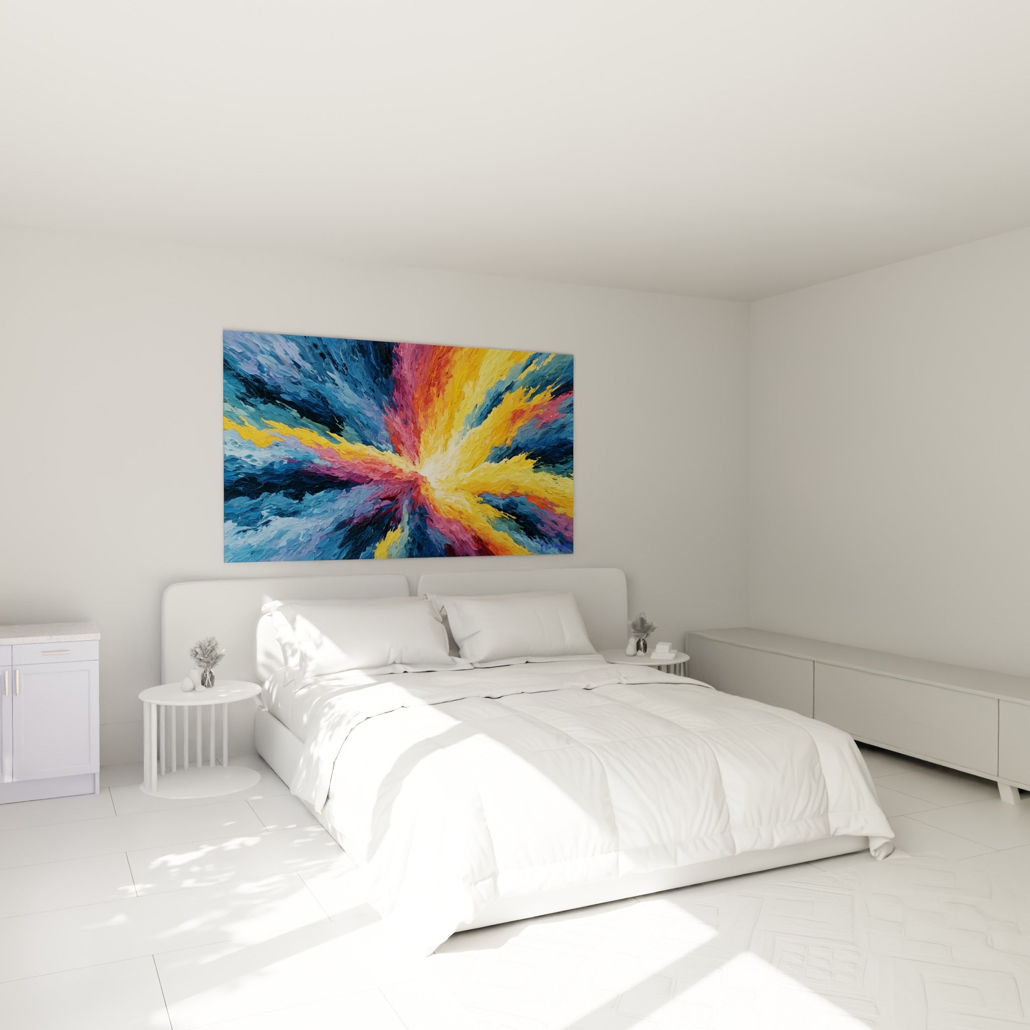 Jaillissement doré et pourpre traversant un fond bleu marine, accroché au-dessus d'un lit dans une chambre claire