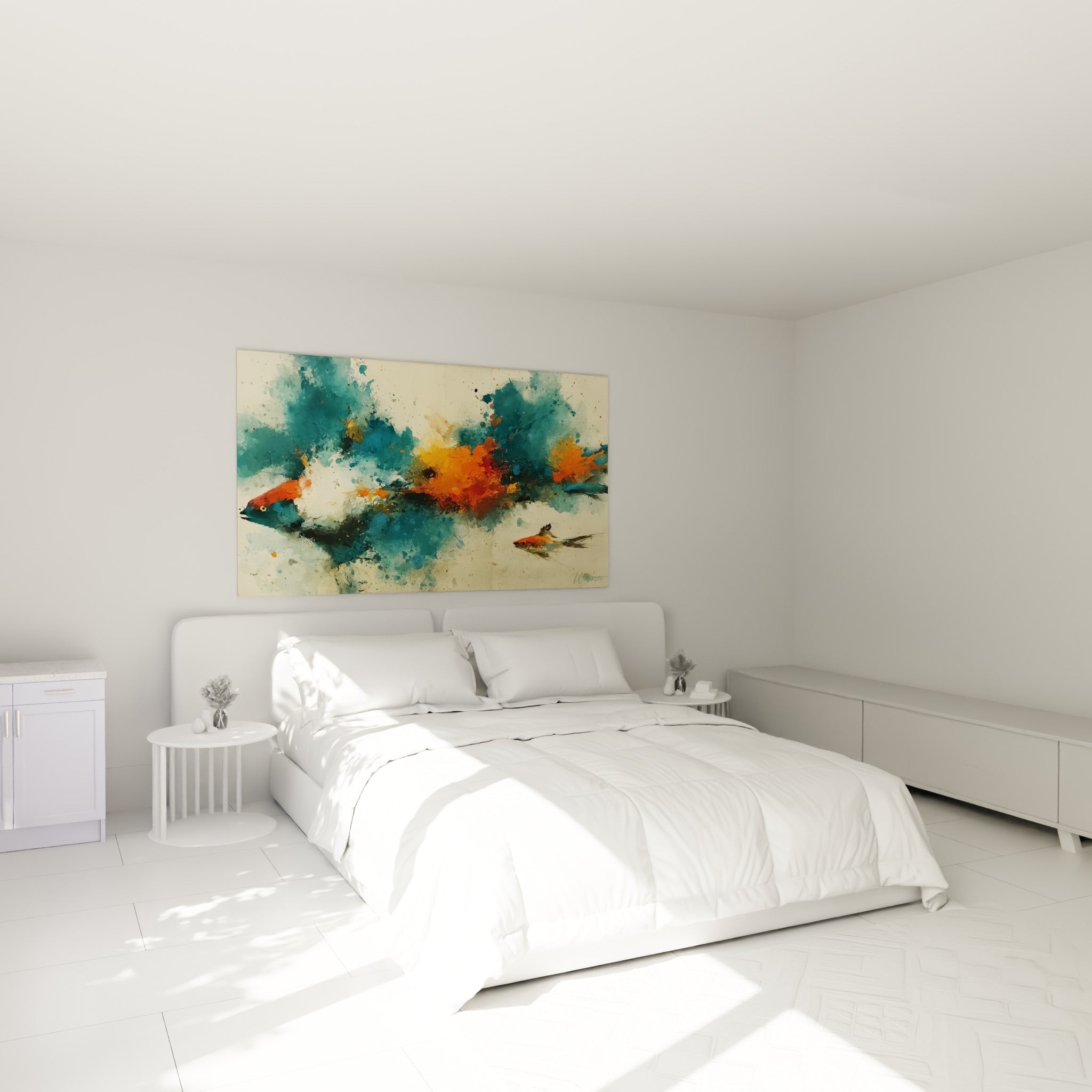 Koï bleu pétrole et orange en mouvement fluide, accroché au-dessus d'un lit dans une chambre claire