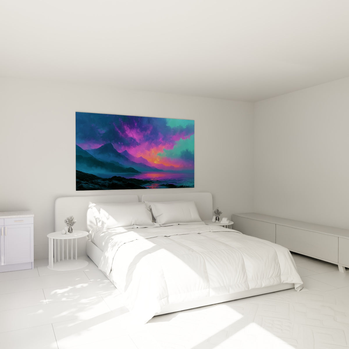 Montagnes violettes et mer turquoise embrasées au coucher du soleil, au-dessus d'un lit dans une chambre claire