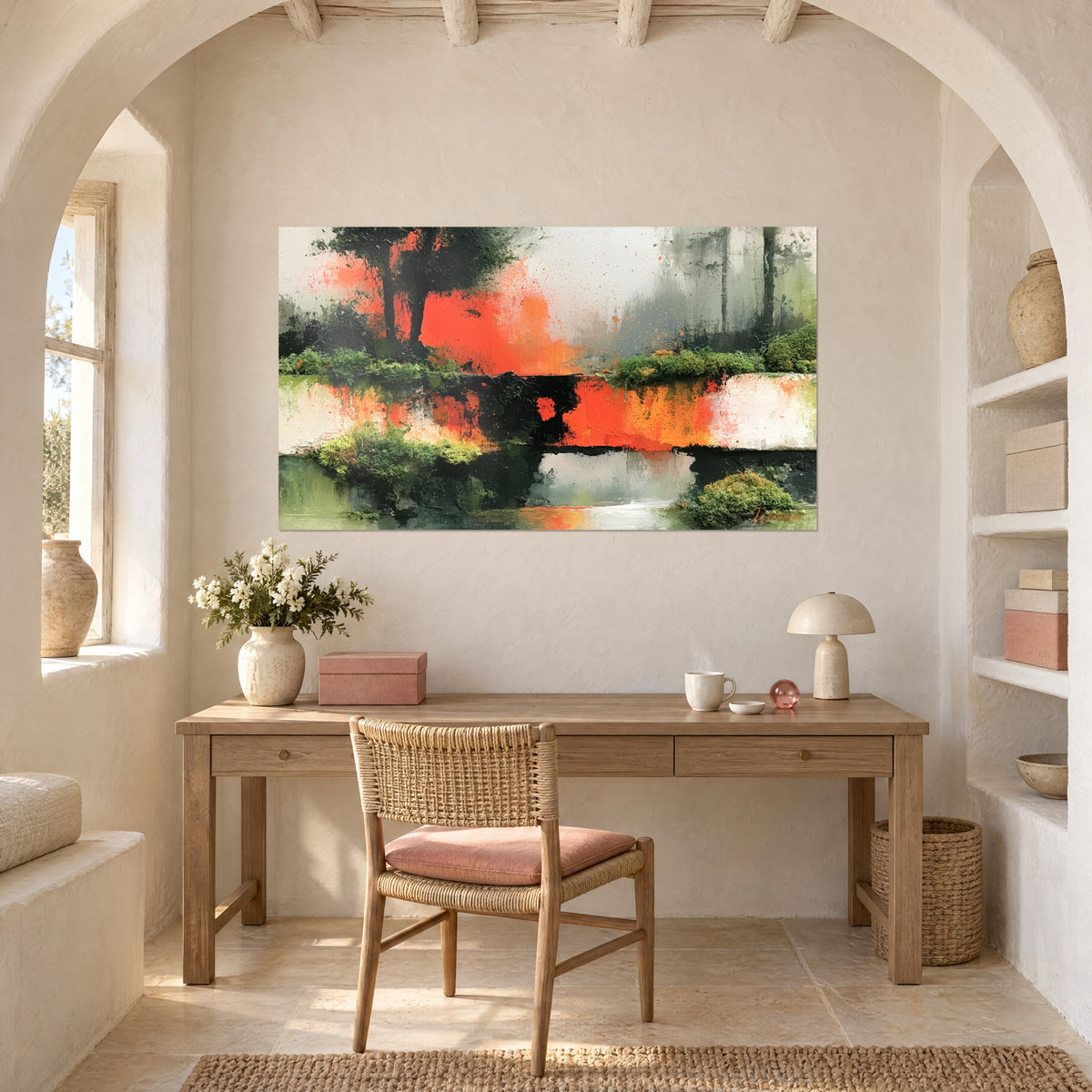 Tableau brasier peint à la spatule, orange éclatant contre gris brumeux, au-dessus d'un bureau en bois clair