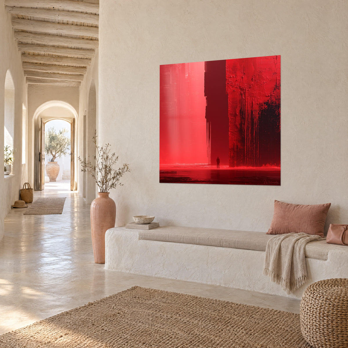 Quadro grattacielo scarlatto con pastoso di materia, foschia rosa e ombra nera, appeso in un corridoio a volta di una casa mediterranea